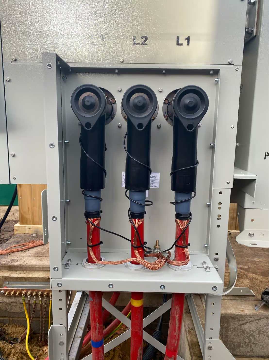 Plug-in Cable Termination on Gas-Insulated MV Switchgear (Separable Connectors) 6 Nexans Euromold separable connector fitted to a medium-voltage cable